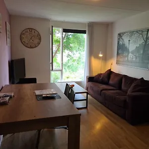 Проживание в семье Johan's With Roofterrace And Cheap Parking - Since 2014